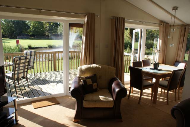 Lake Log Cabin - Fountain Lake Lodge with the French Doors Flung open